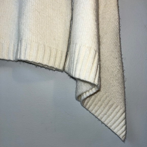 Moth White Keyhole Mock Neck Batwing Sweater - Picture 4 of 10